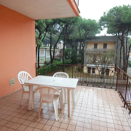 Sun Drenched Seaside Holiday Close To Venice *